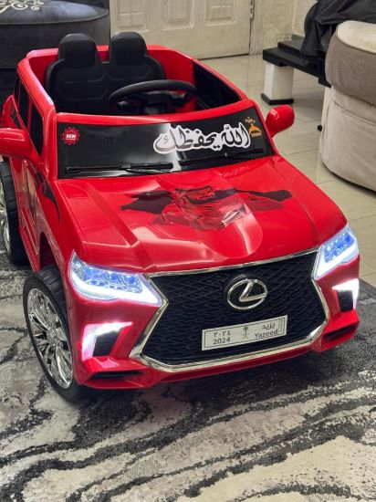 صورة جيب أطفال فاخر مستوحى من تصميم لكزس اربعة مواطير